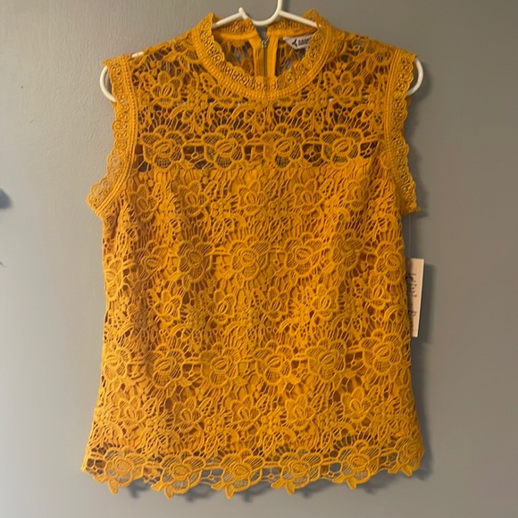 Nanette Lepore Tops - New! Nanette Lenore- Yellow Lace Cap Sleeve Zip Back Top